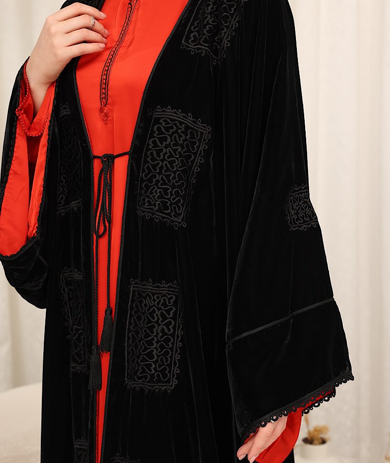 Zulal Two-Piece Velvet Kaftan Set - Black & Red | House of Shopie