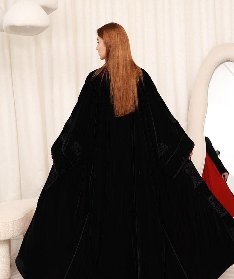 Zulal Two-Piece Velvet Kaftan Set - Black & Red | House of Shopie